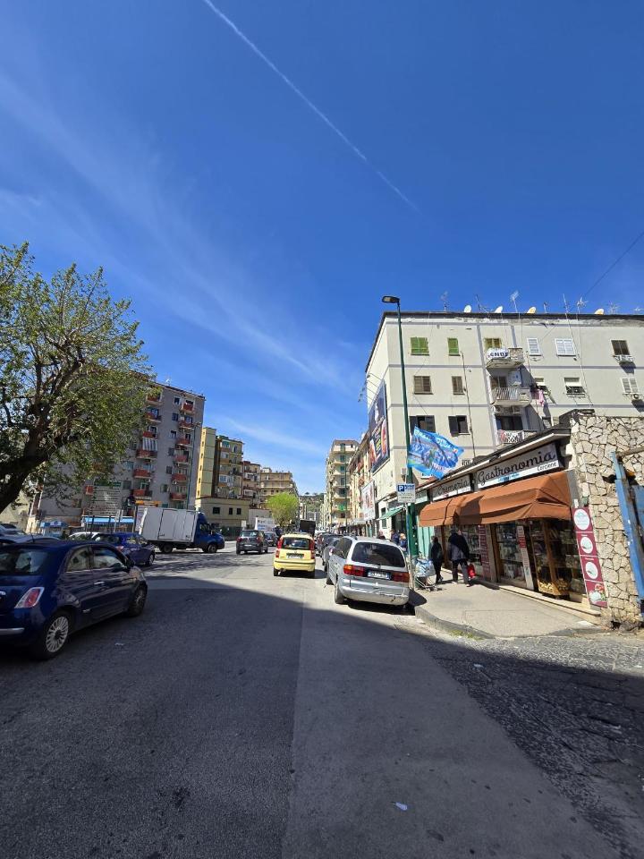 appartamento in vendita a Napoli in zona Fuorigrotta