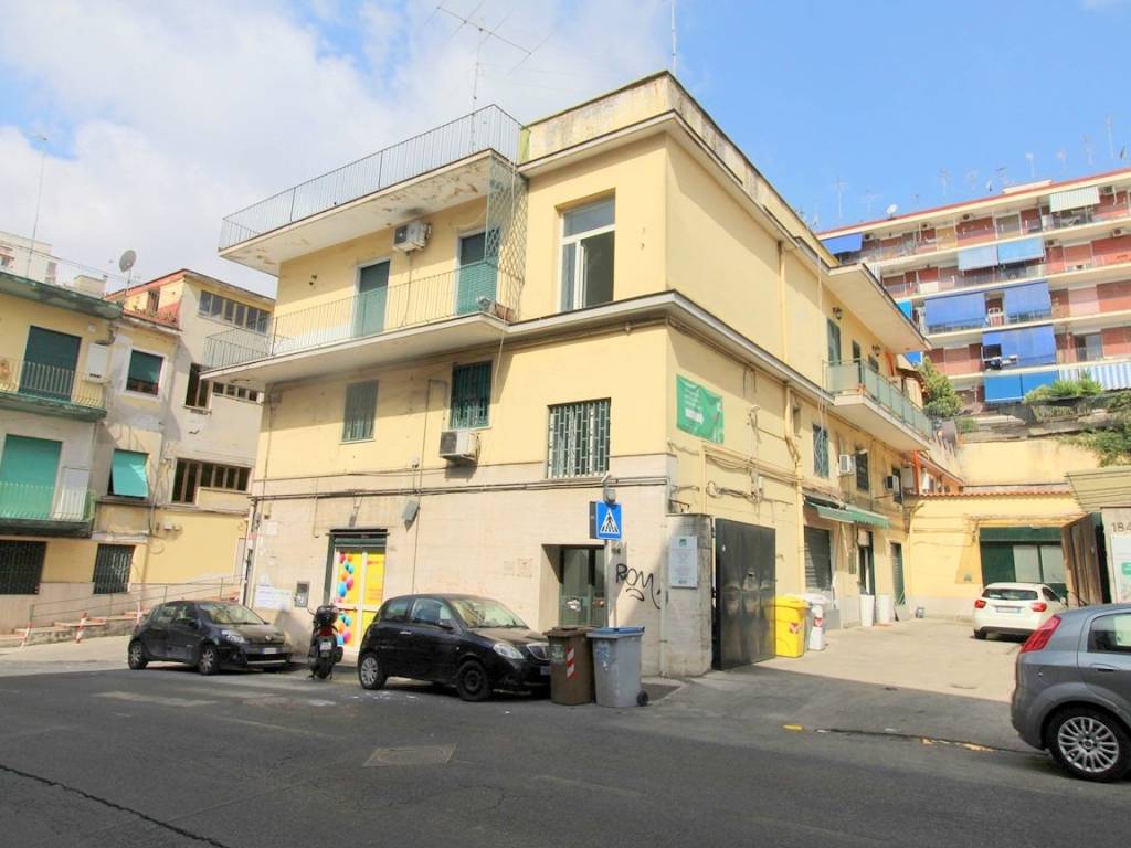 appartamento in vendita a Napoli in zona Stella