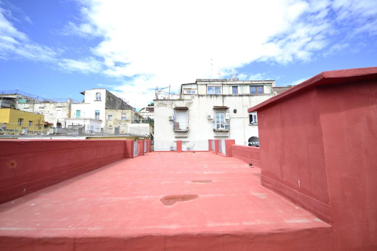 appartamento in vendita a Napoli in zona Stella