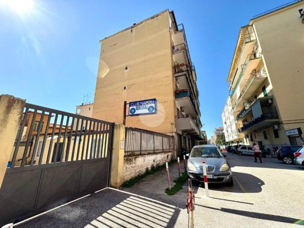 appartamento in vendita a Napoli in zona Bagnoli