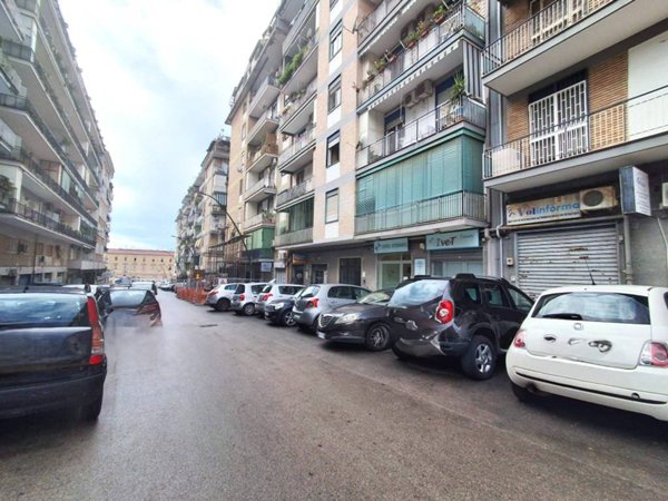 negozio in vendita a Napoli in zona Fuorigrotta