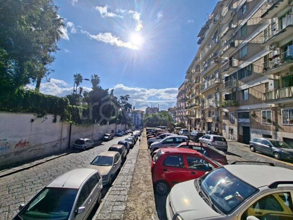 appartamento in vendita a Napoli in zona San Carlo all'Arena