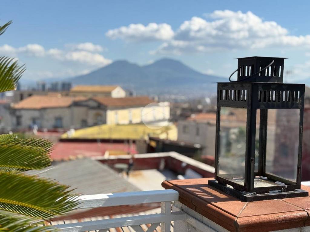 appartamento in vendita a Napoli in zona Stella