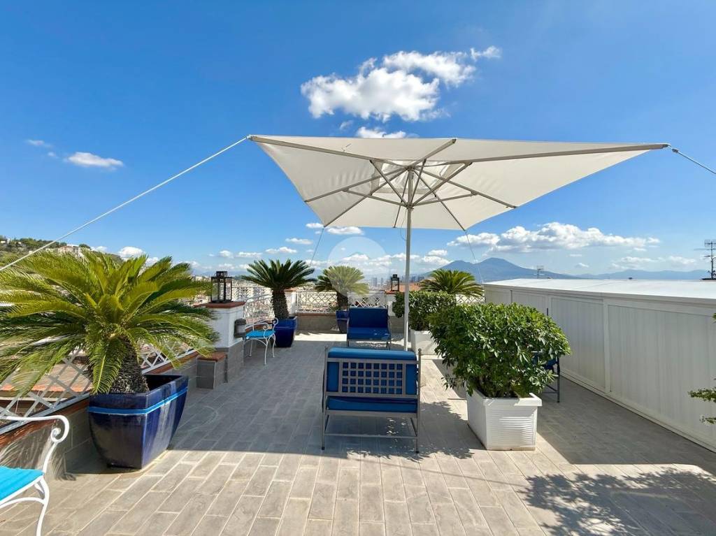 appartamento in vendita a Napoli in zona Stella