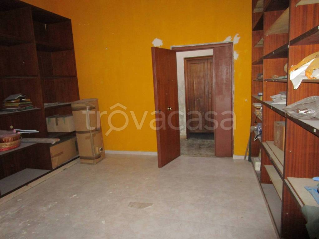 ufficio in vendita a Napoli in zona Vicaria