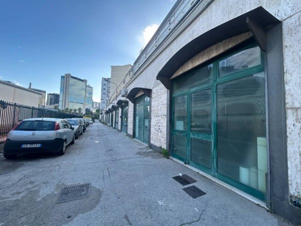 negozio in vendita a Napoli in zona Poggioreale