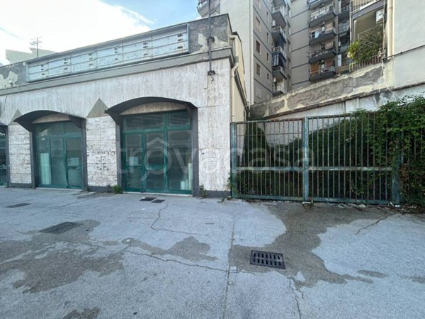 negozio in vendita a Napoli in zona San Lorenzo