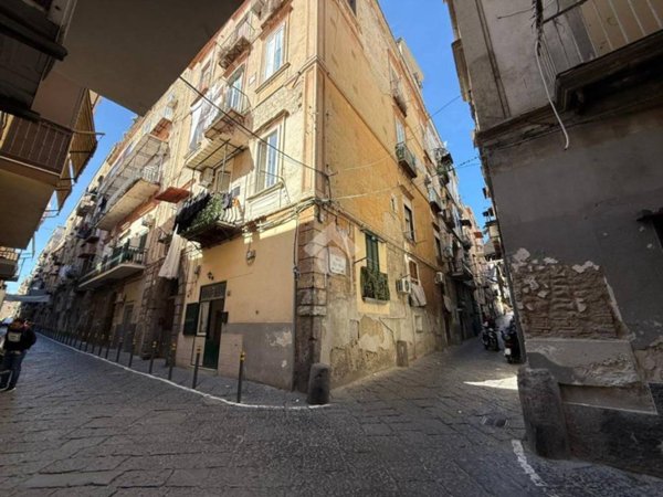 appartamento in vendita a Napoli in zona Stella