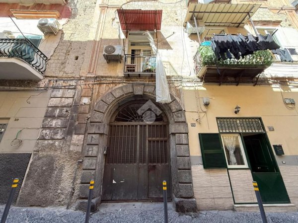 appartamento in vendita a Napoli in zona San Carlo all'Arena