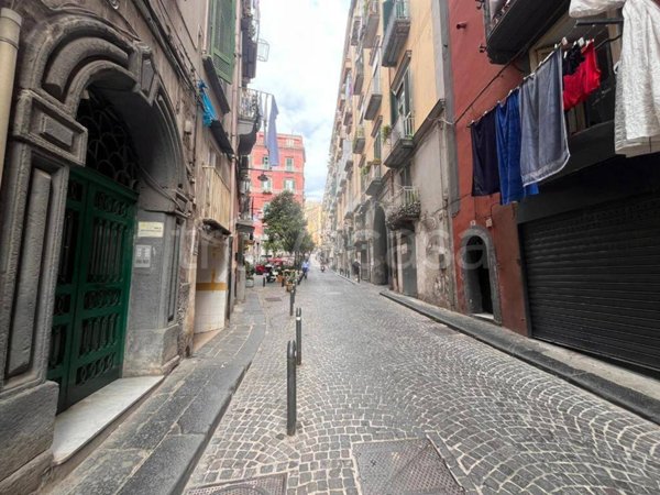 locale di sgombero in vendita a Napoli in zona Chiaia