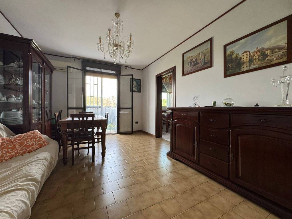 appartamento in vendita a Napoli in zona Barra