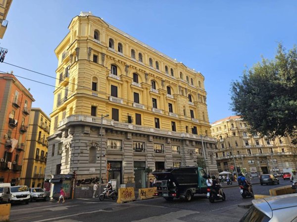 ufficio in vendita a Napoli in zona Pendino / San Giuseppe