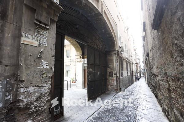 appartamento in vendita a Napoli in zona Vicaria