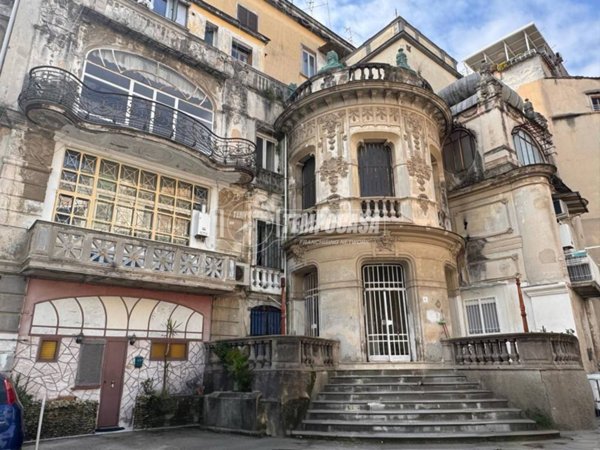 appartamento in vendita a Napoli in zona San Carlo all'Arena