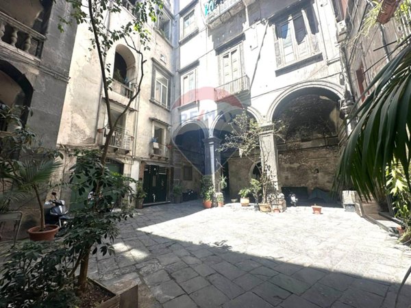 appartamento in vendita a Napoli in zona Vicaria