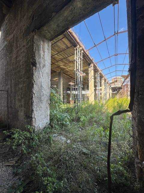 negozio in vendita a Napoli in zona Zona Industriale-Ferrovia