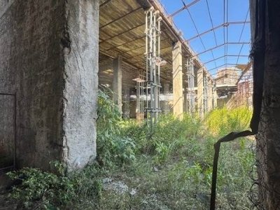 negozio in vendita a Napoli in zona Zona Industriale-Ferrovia