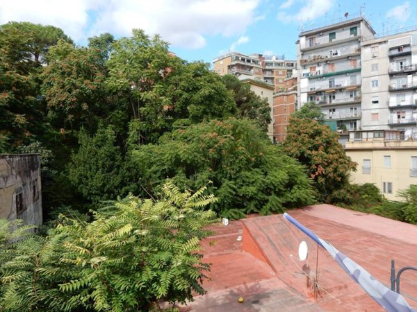 appartamento in vendita a Napoli in zona Stella