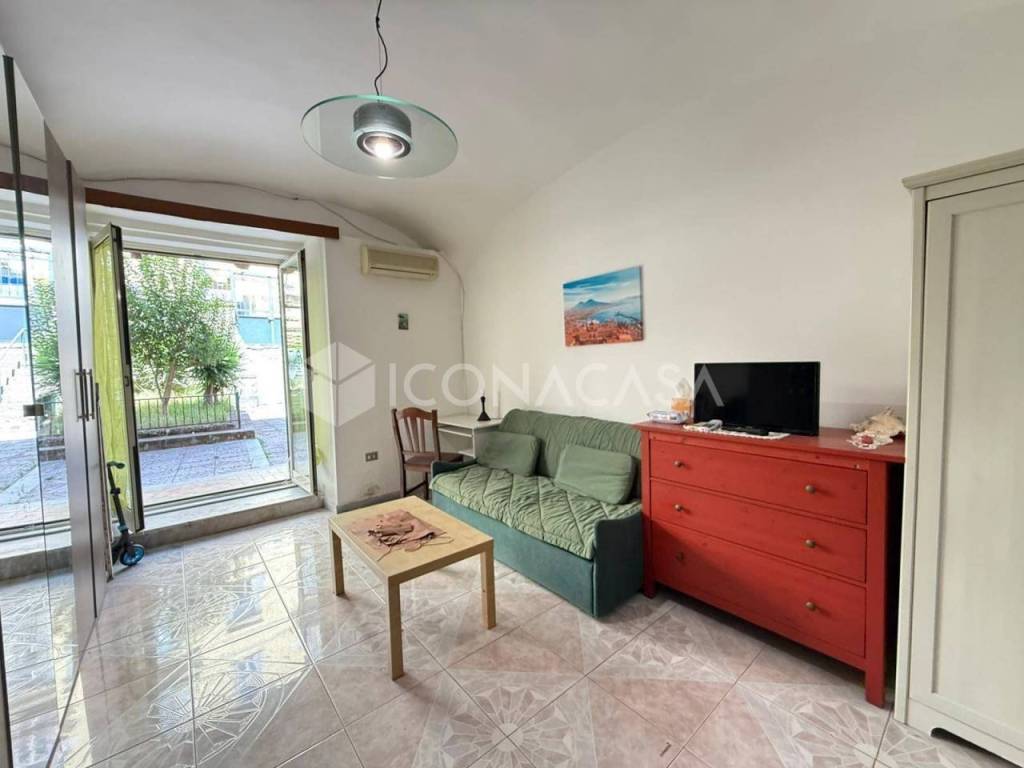 appartamento in vendita a Napoli in zona Avvocata