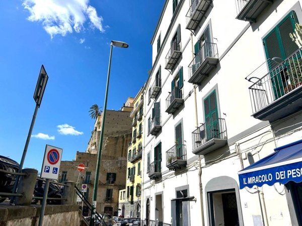 appartamento in vendita a Napoli in zona Chiaia