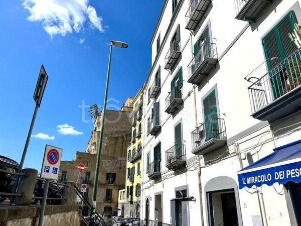 appartamento in vendita a Napoli in zona Chiaia