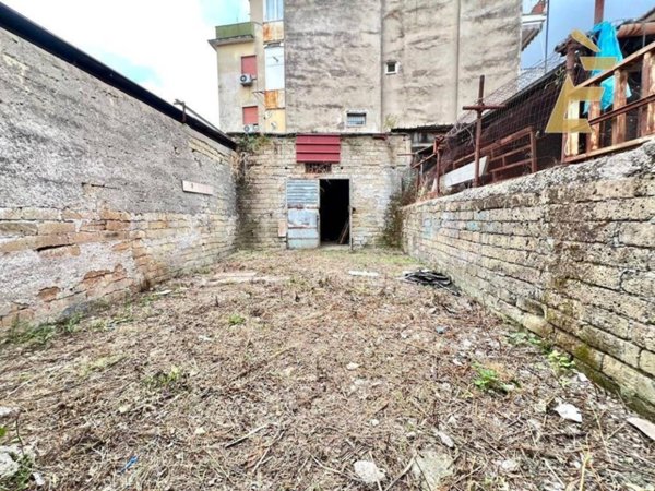 intera palazzina in vendita a Napoli in zona Piscinola