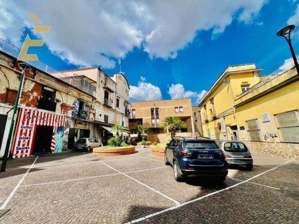 intera palazzina in vendita a Napoli in zona Piscinola