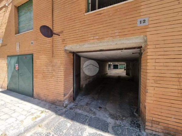 locale commerciale in vendita a Napoli in zona Vomero
