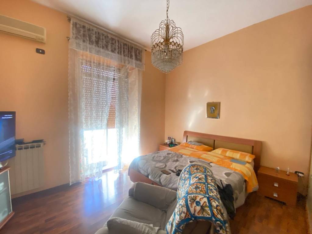 appartamento in vendita a Napoli in zona San Carlo all'Arena