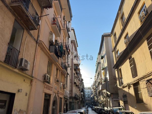 appartamento in vendita a Napoli in zona Mercato