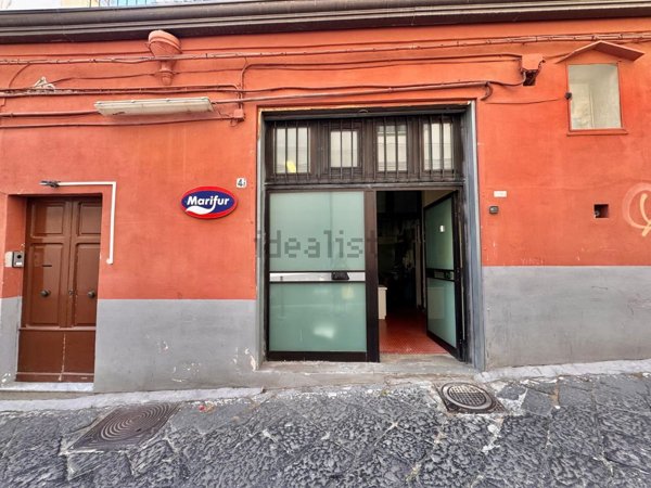 appartamento in vendita a Napoli in zona Chiaia