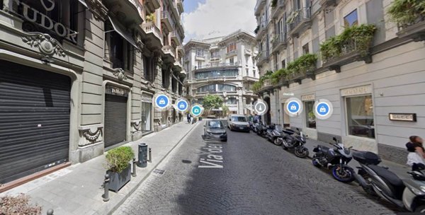 appartamento in vendita a Napoli in zona Chiaia
