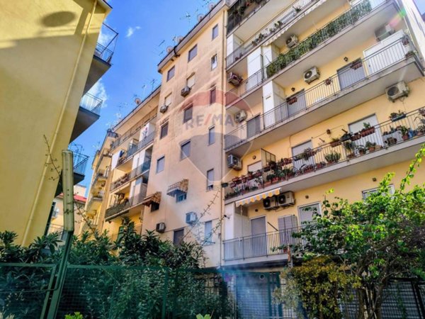 appartamento in vendita a Napoli in zona San Carlo all'Arena