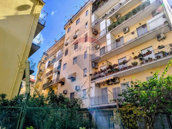 appartamento in vendita a Napoli in zona San Carlo all'Arena