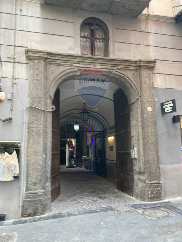 appartamento in vendita a Napoli in zona San Ferdinando
