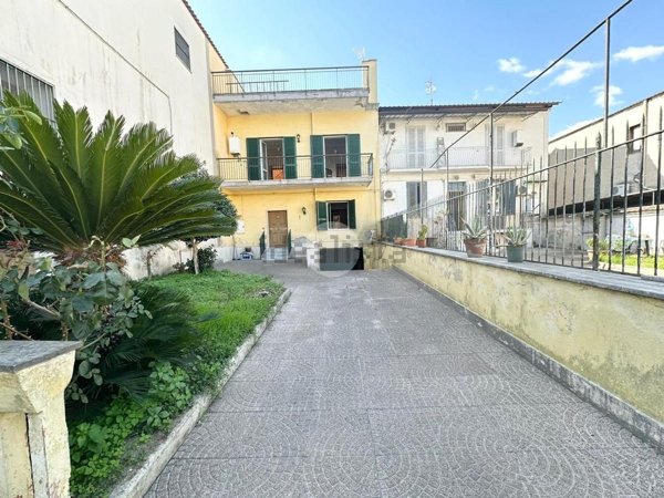 casa indipendente in vendita a Napoli in zona Piscinola