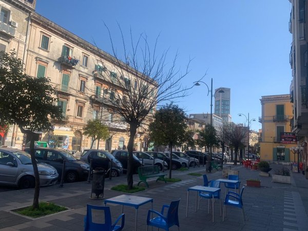 locale commerciale in vendita a Napoli in zona Ponticelli