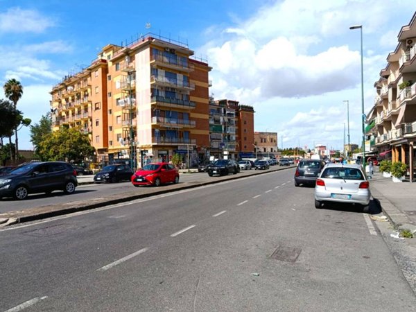 appartamento in vendita a Napoli in zona Barra