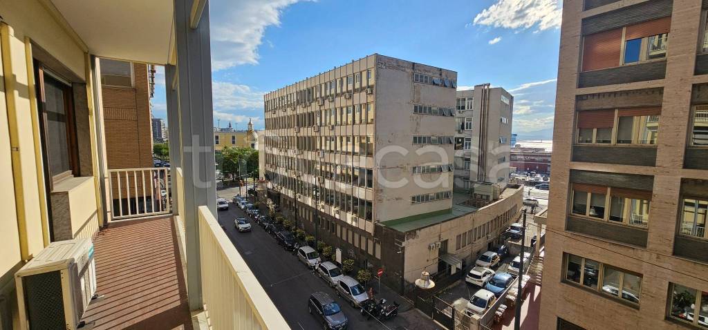 appartamento in vendita a Napoli in zona Porto
