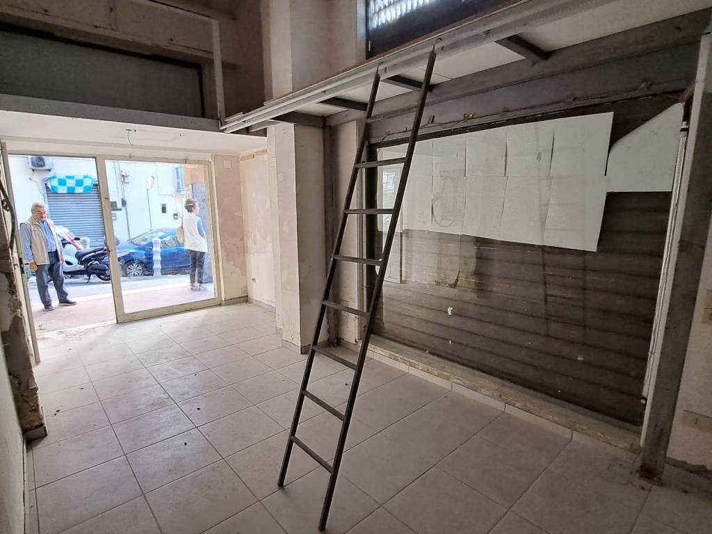 negozio in vendita a Napoli in zona Avvocata