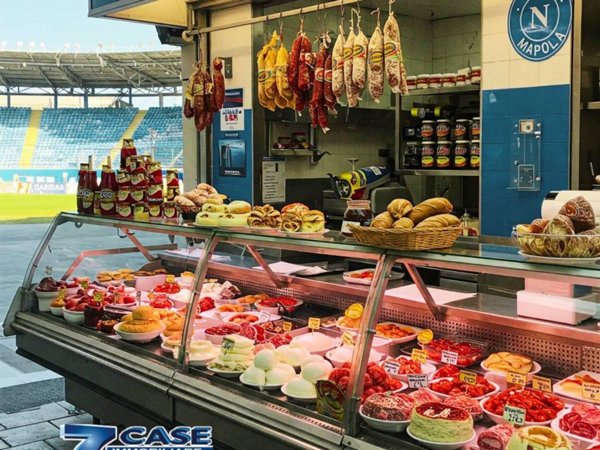 negozio in vendita a Napoli in zona Fuorigrotta