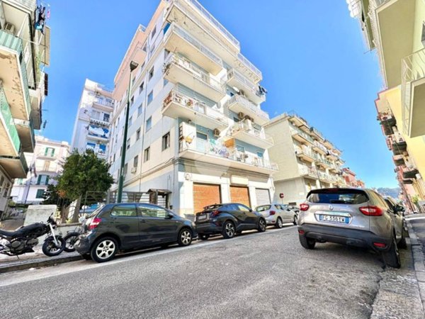 appartamento in vendita a Napoli in zona Bagnoli