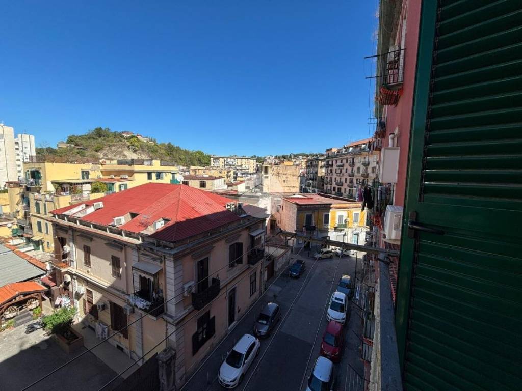 appartamento in vendita a Napoli in zona San Carlo all'Arena
