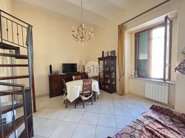 appartamento in vendita a Napoli in zona San Carlo all'Arena