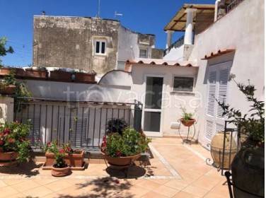 appartamento in vendita a Napoli in zona Chiaia