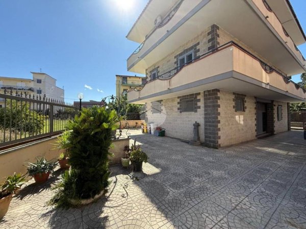 casa indipendente in vendita a Napoli in zona Barra