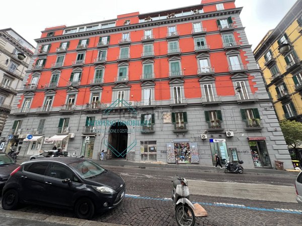 locale commerciale in vendita a Napoli in zona San Lorenzo