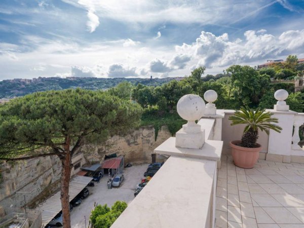 appartamento in vendita a Napoli in zona Stella