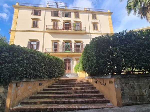appartamento in vendita a Napoli in zona Arenella