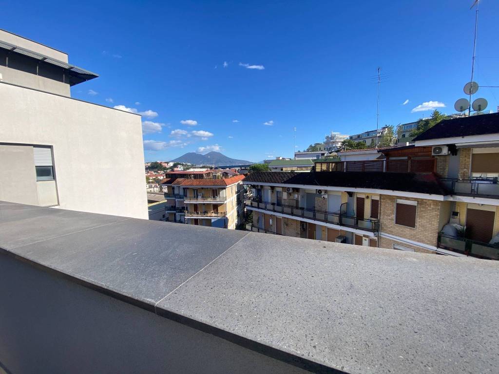 appartamento in vendita a Napoli in zona Capodimonte / Colli Aminei